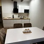 Erney Laz Hotell Sjaian