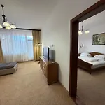 Erney Laz Hotell *