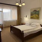 Erney Laz Hotell *