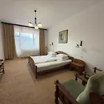 Hotell Erney Laz *