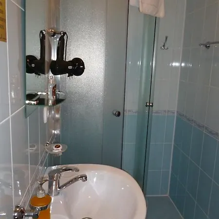 Hotel Erney Laz *