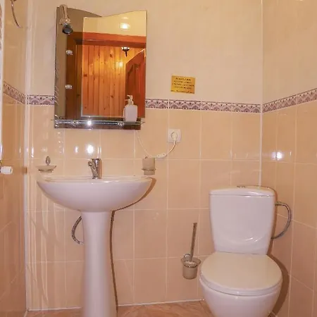 Erney Laz Hotel *