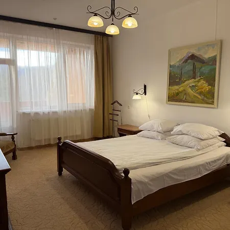 Erney Laz Hotel *