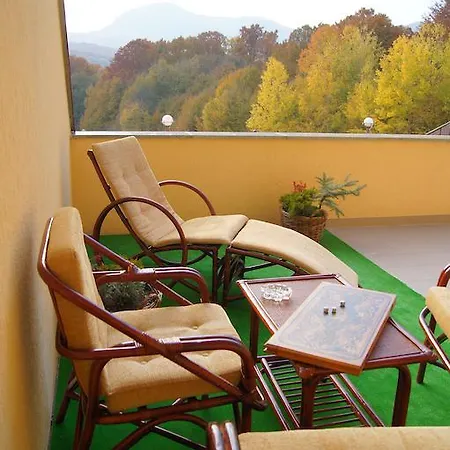 Erney Laz Hotel *