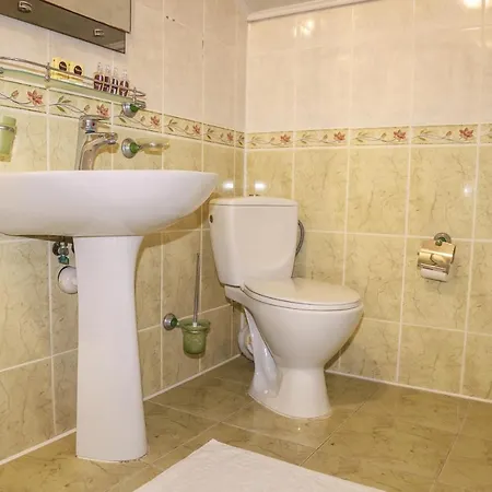 Erney Laz Hotel